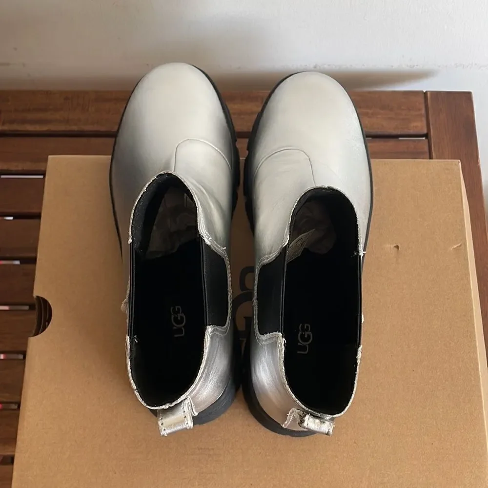 UGG Kids' Ashton Chelsea Leather Boots Silver USA Big Kid 6Y/UK5/EU38(BOX CRUSH)